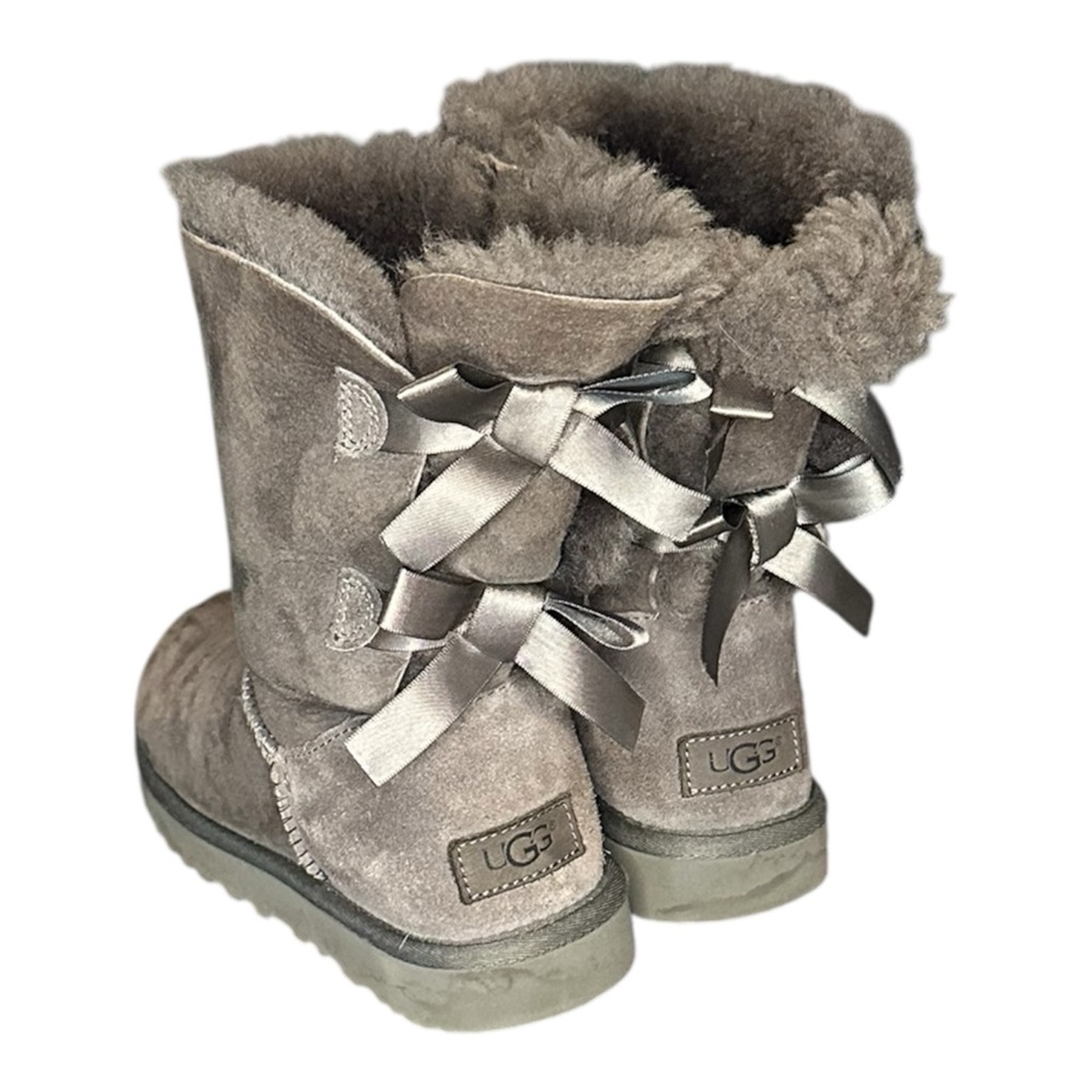 Ugg Bailey bow II gray boots size 7 style 1016225